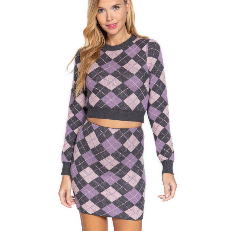 Load image into Gallery viewer, Close-up front view of a Charcoal and Pink Argyle Jacquard Sweater Mini Skirt on a model, emphasizing the detailed knit pattern and mini length.
