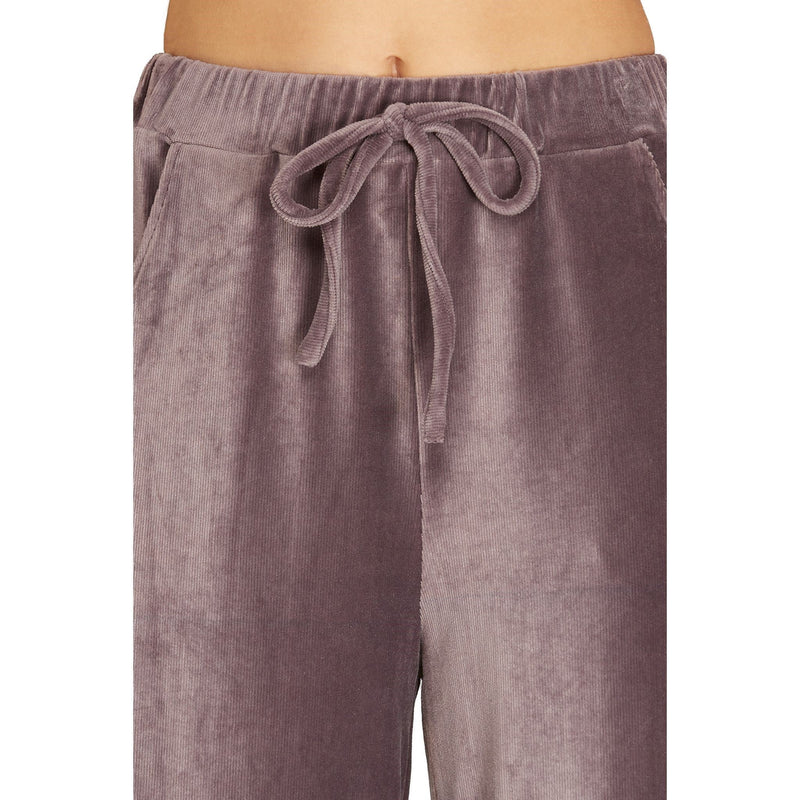 Load image into Gallery viewer, Close-up on the mauve velvet pants&#39; elastic waistband with drawstring, showing the texture and pockets detail.

