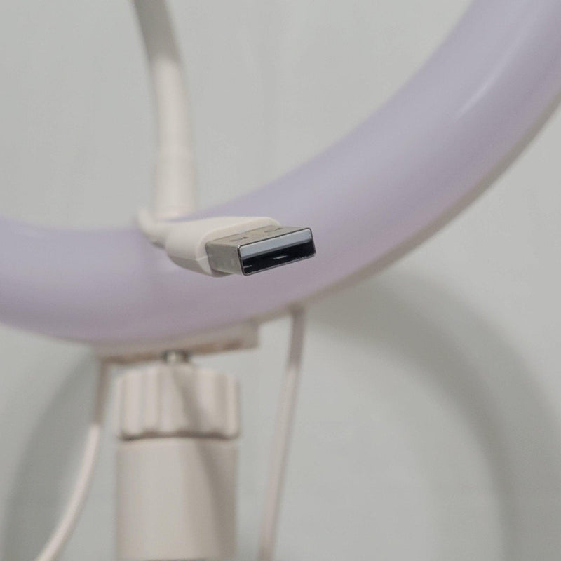 Load image into Gallery viewer, Detail view of the Heyday ring light&#39;s USB power connection point, showcasing the ring&#39;s thin profile and clean design.

